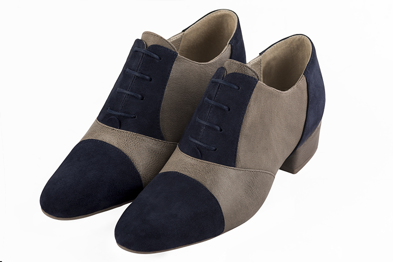 Chaussure femme à lacets bleu marine et beige mastic | Derby élégant et